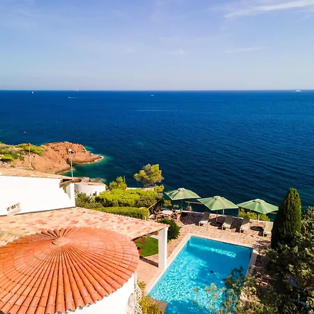 Mary Ciel Mit Traumhaften Meerblick Und Pool Hébergement de vacances Saint-Raphaël